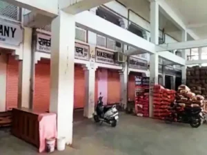 कांग्रेस ने किया व्यापारियों के बंद का समर्थन।