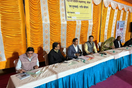 रात्रि चौपाल: जिला कलेक्टर ने कुमास जाटान में की जनसुनवाई, कई समस्याओं का किया समाधान